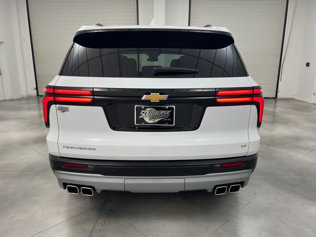 used 2024 Chevrolet Traverse car, priced at $33,790