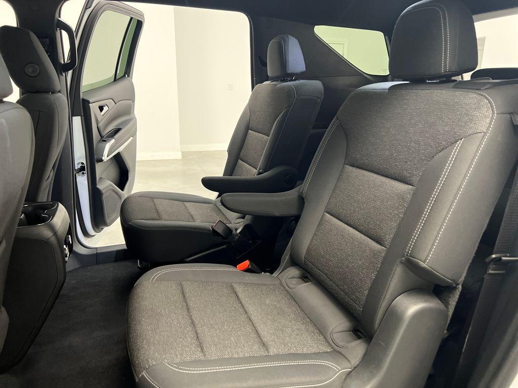used 2024 Chevrolet Traverse car, priced at $33,790