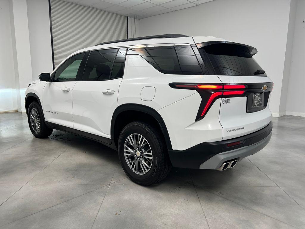 used 2024 Chevrolet Traverse car, priced at $33,790