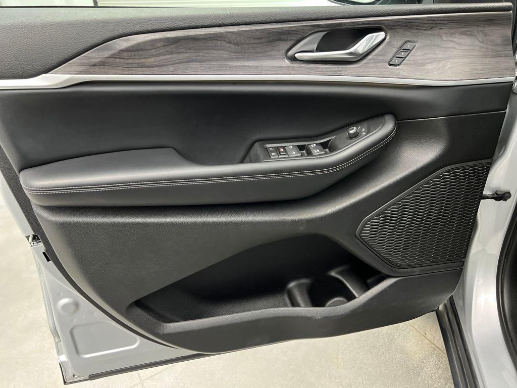 used 2024 Jeep Grand Cherokee L car, priced at $30,990