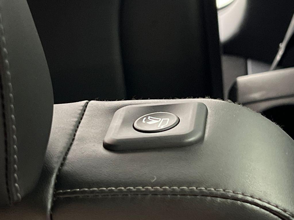 used 2024 Kia Sorento car, priced at $24,698