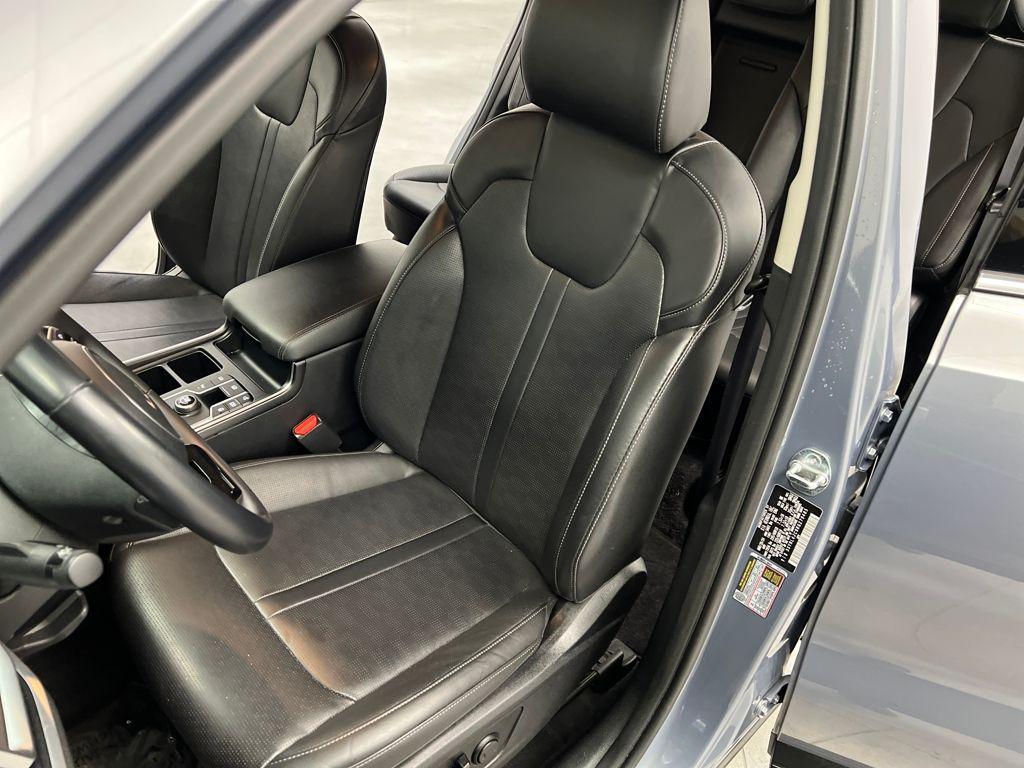 used 2024 Kia Sorento car, priced at $24,698