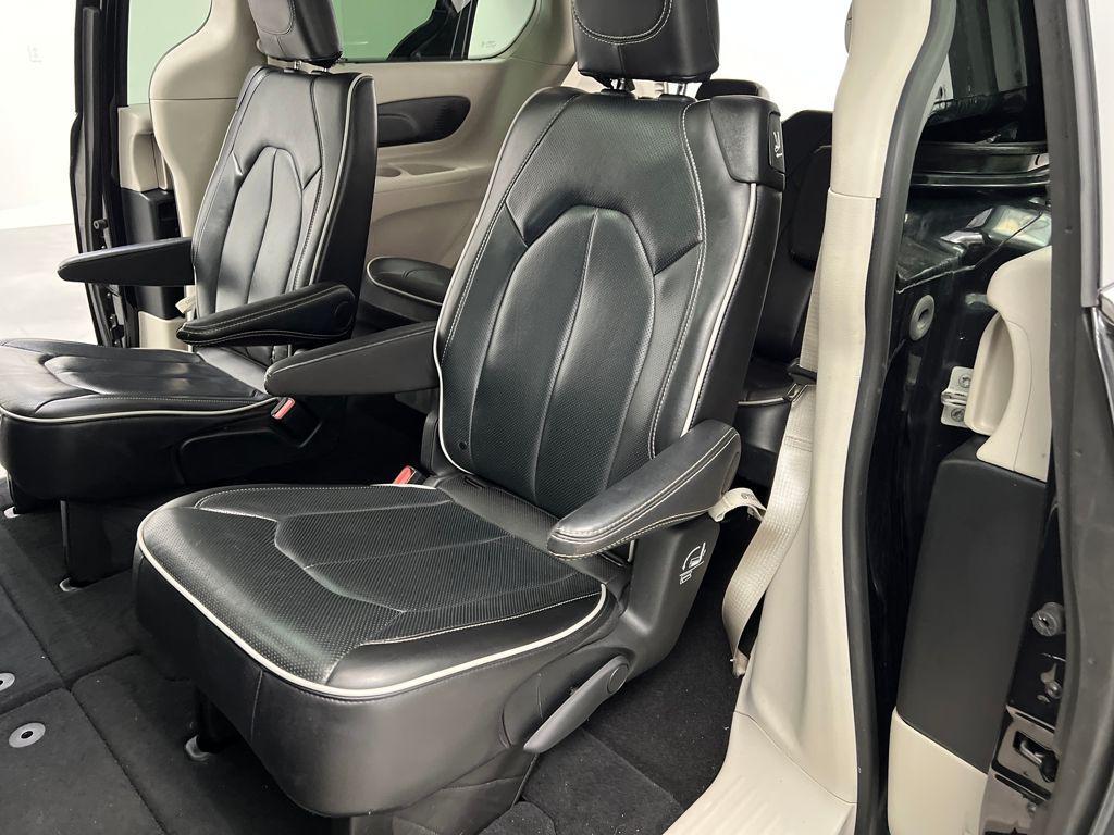 used 2024 Chrysler Pacifica car, priced at $29,789