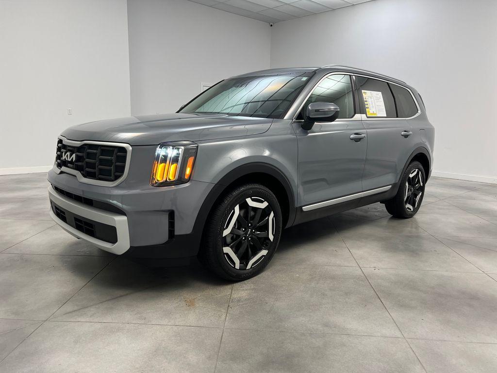 used 2025 Kia Telluride car, priced at $35,889