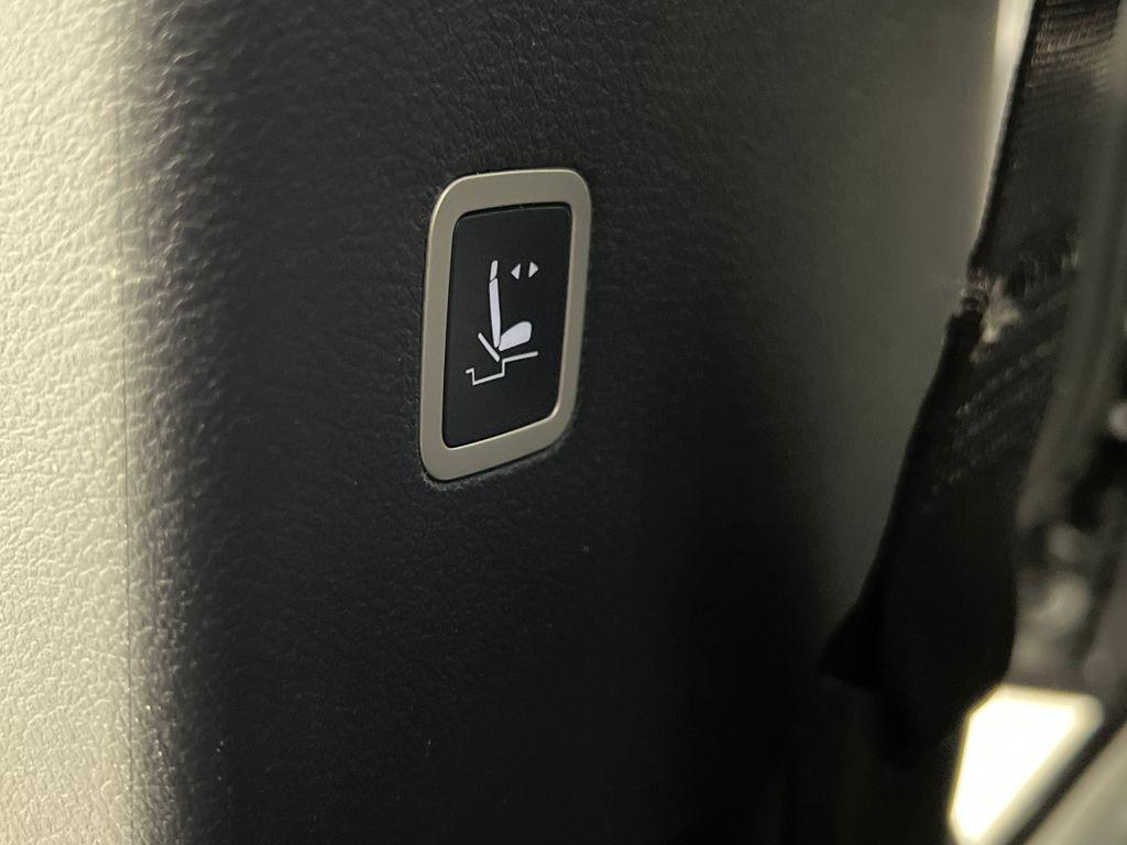 used 2025 Chrysler Pacifica car, priced at $37,389