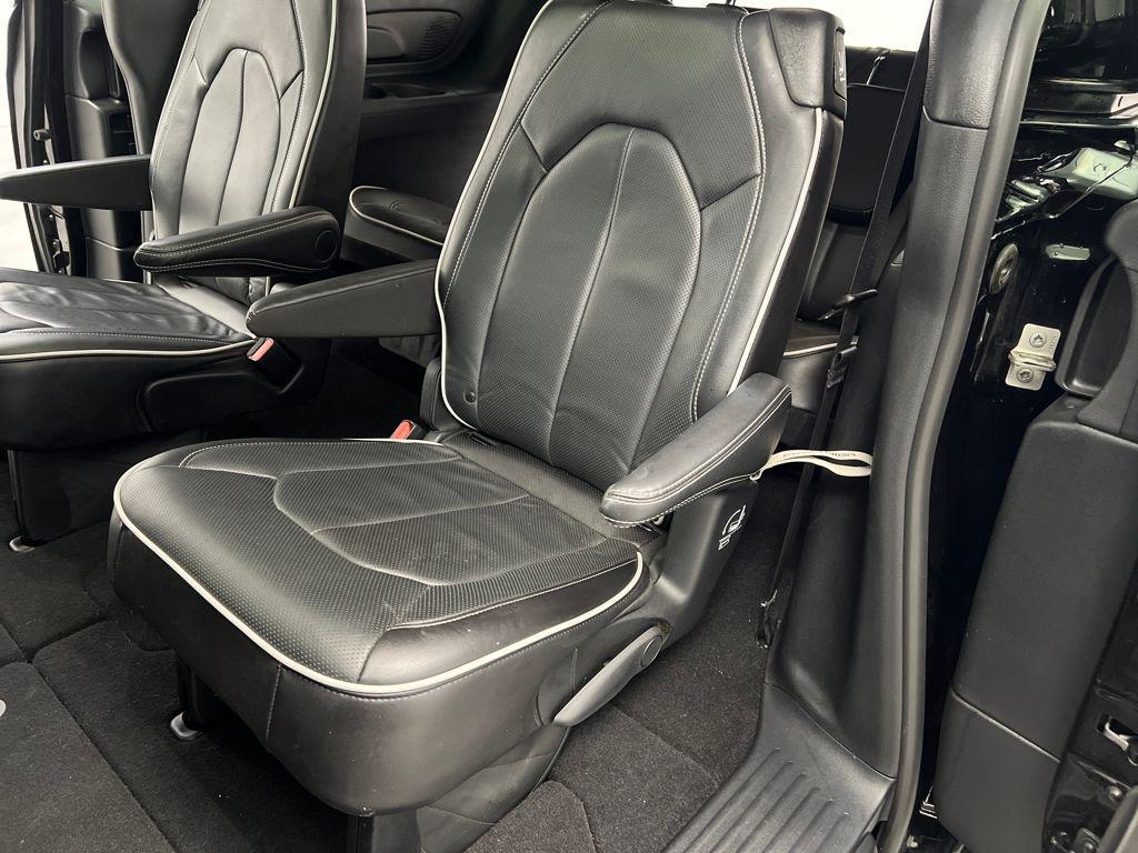 used 2025 Chrysler Pacifica car, priced at $37,389
