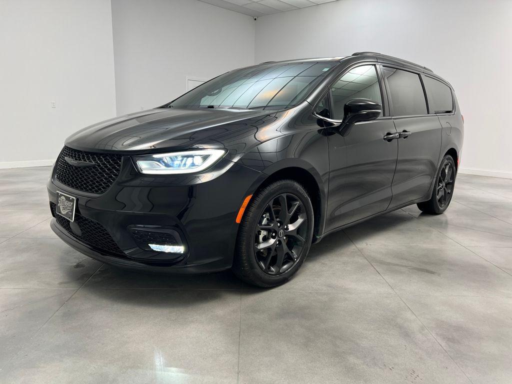 used 2025 Chrysler Pacifica car, priced at $37,389