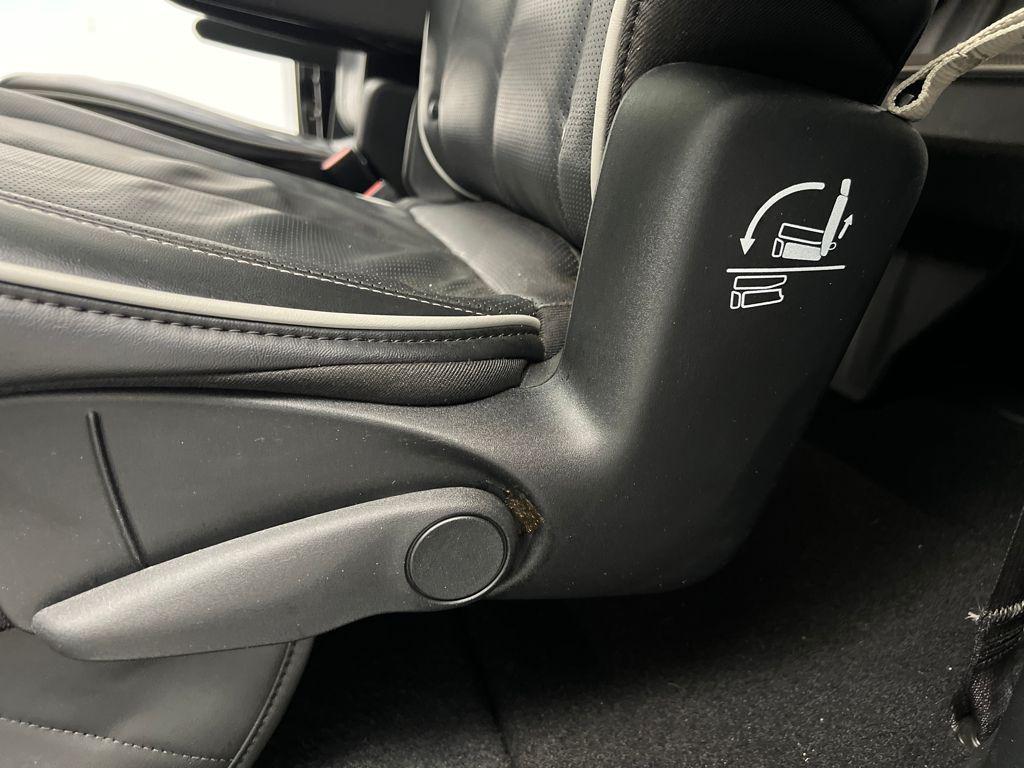 used 2025 Chrysler Pacifica car, priced at $37,389