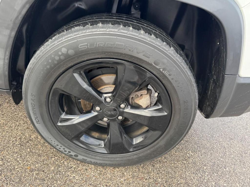 used 2020 Jeep Cherokee car, priced at $13,990