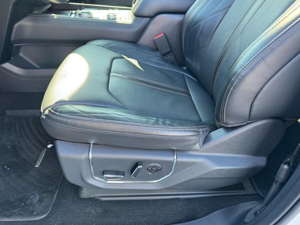 used 2024 Ford Expedition car, priced at $68,990