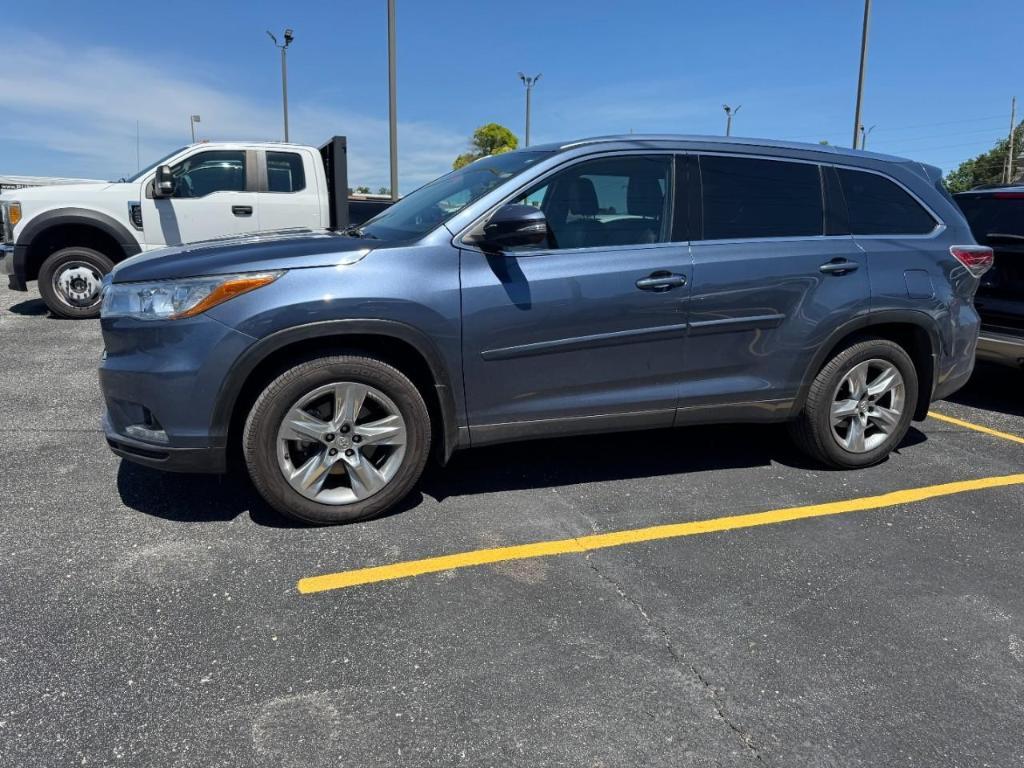 used 2015 Toyota Highlander car, priced at $17,943