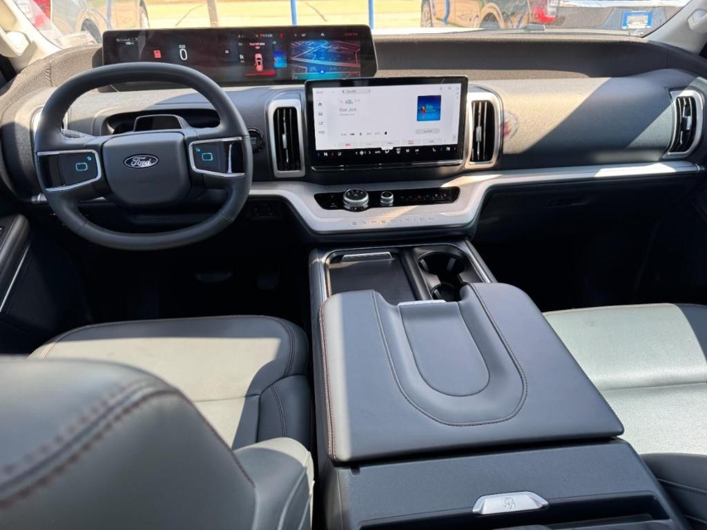used 2025 Ford Expedition car, priced at $59,066