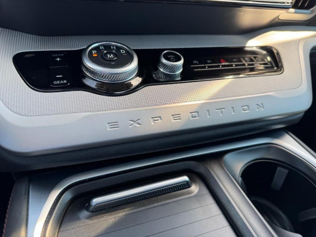 used 2025 Ford Expedition car, priced at $59,066