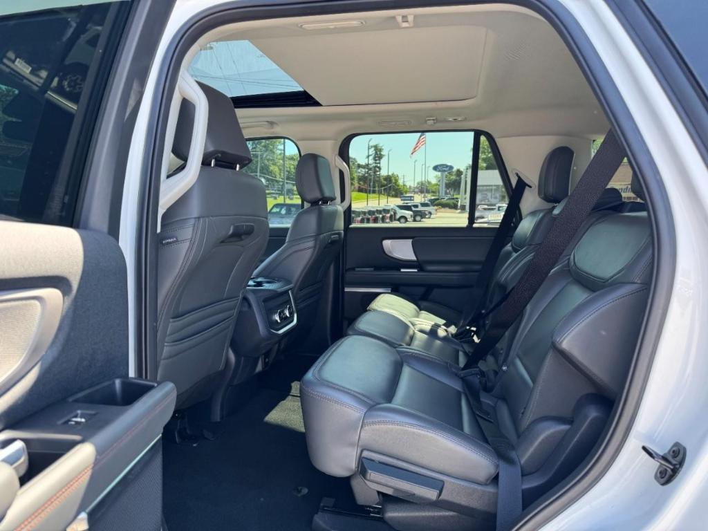 used 2025 Ford Expedition car, priced at $59,066