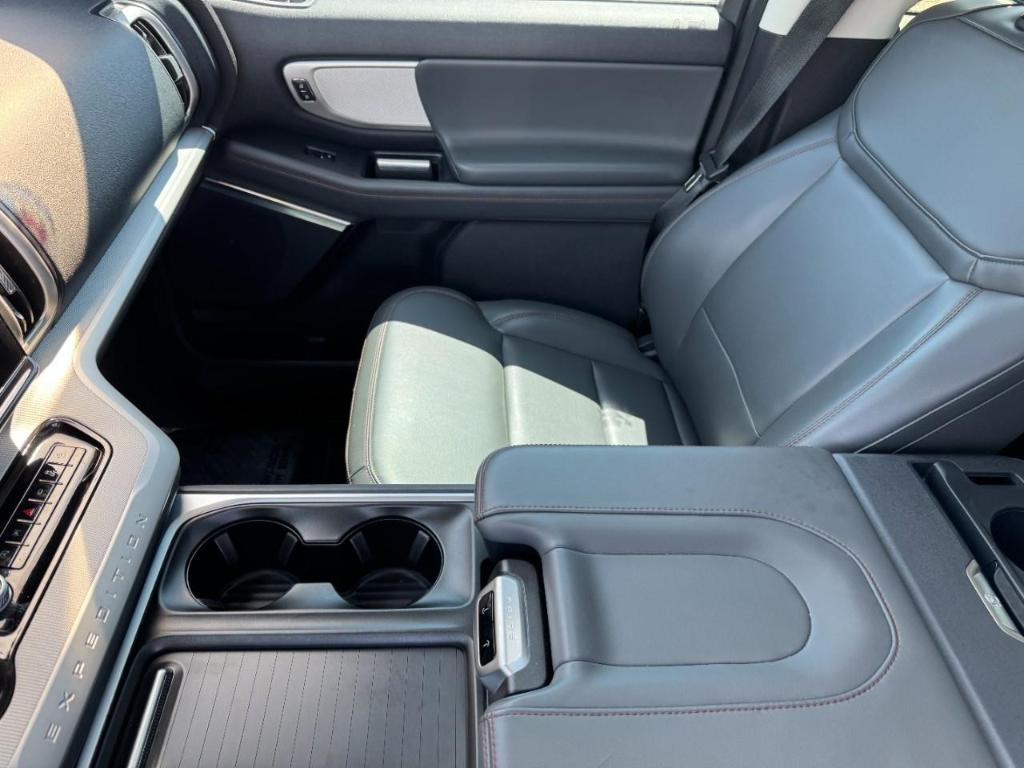 used 2025 Ford Expedition car, priced at $59,066