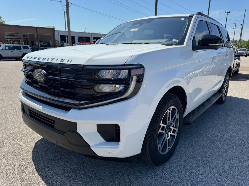 used 2025 Ford Expedition car, priced at $59,066