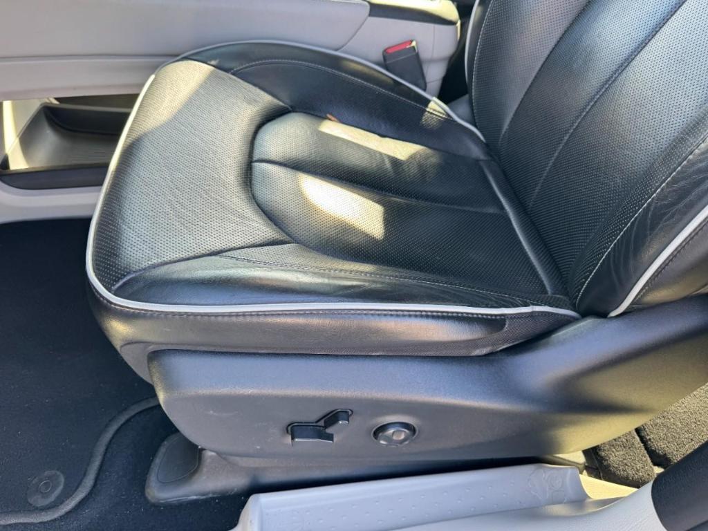 used 2022 Chrysler Pacifica car, priced at $25,690