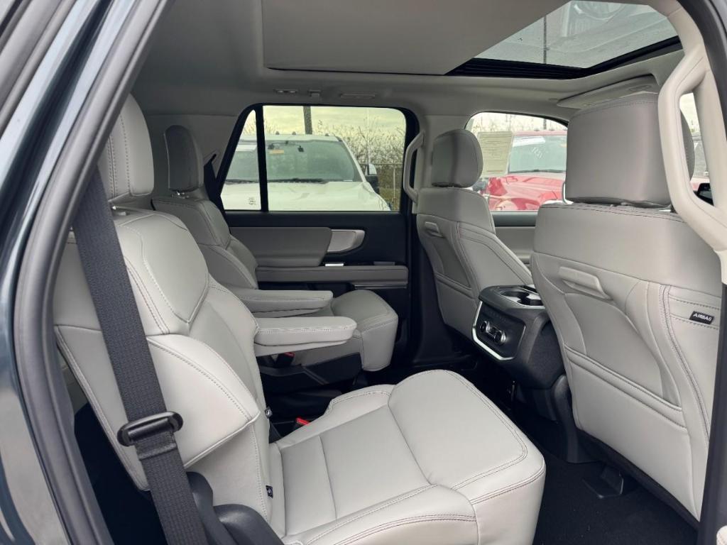 new 2025 Ford Expedition car, priced at $65,728