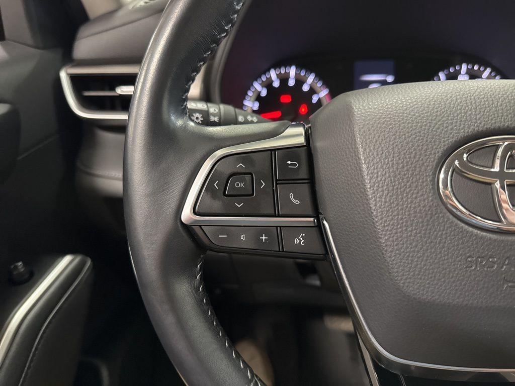 used 2020 Toyota Highlander car, priced at $26,576