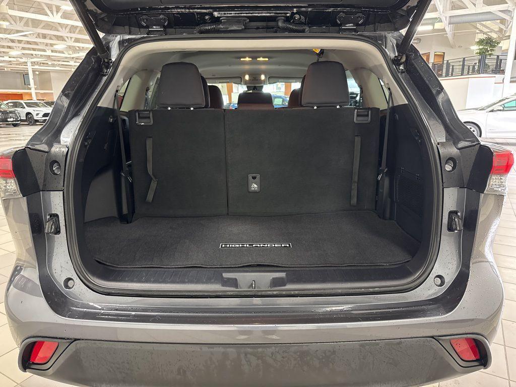 used 2020 Toyota Highlander car, priced at $26,576