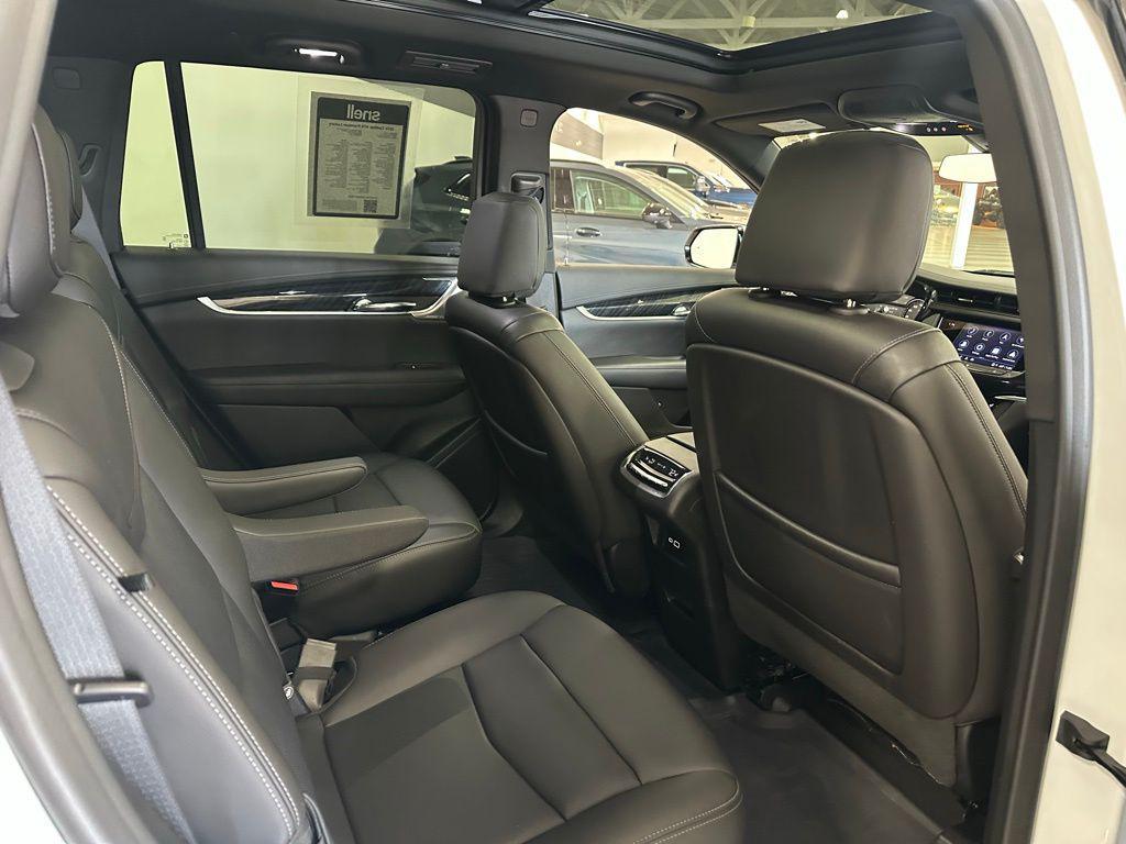 used 2021 Cadillac XT6 car, priced at $28,652