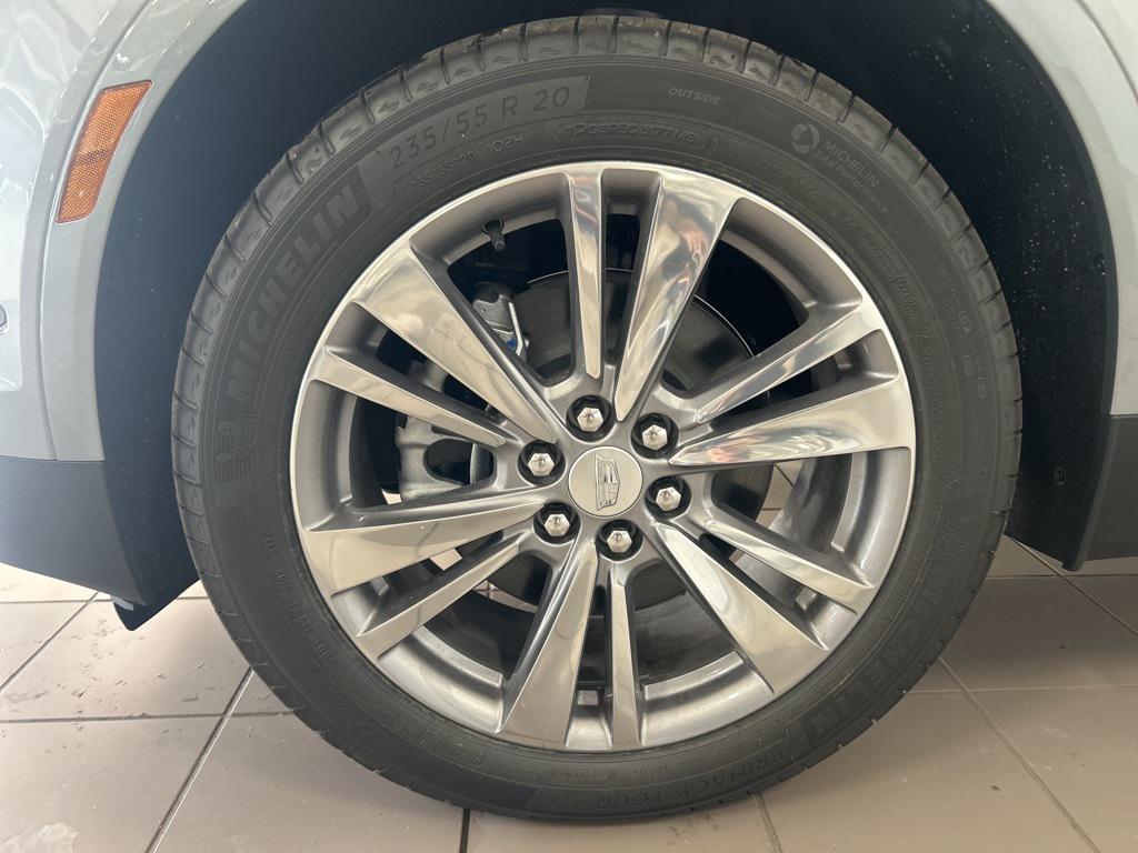 new 2025 Cadillac XT5 car, priced at $58,104