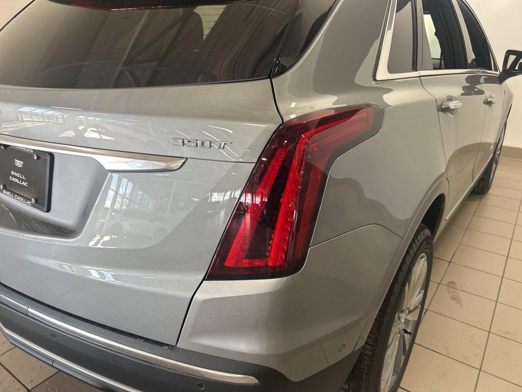 new 2025 Cadillac XT5 car, priced at $58,104