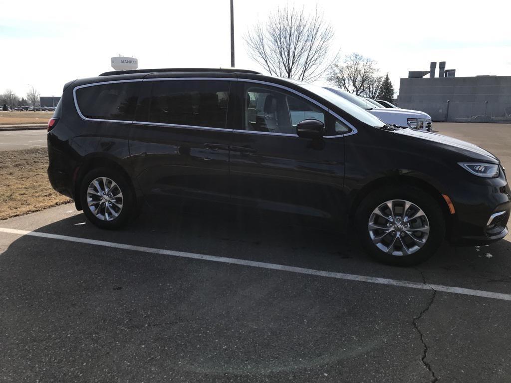 used 2022 Chrysler Pacifica car, priced at $27,547