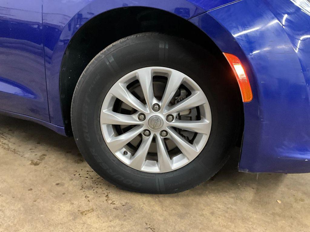 used 2018 Chrysler Pacifica car, priced at $11,553