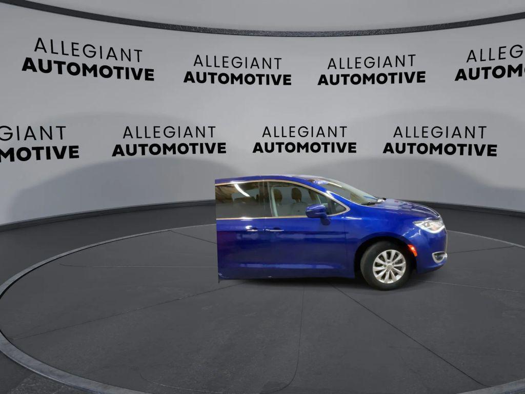 used 2018 Chrysler Pacifica car, priced at $11,553