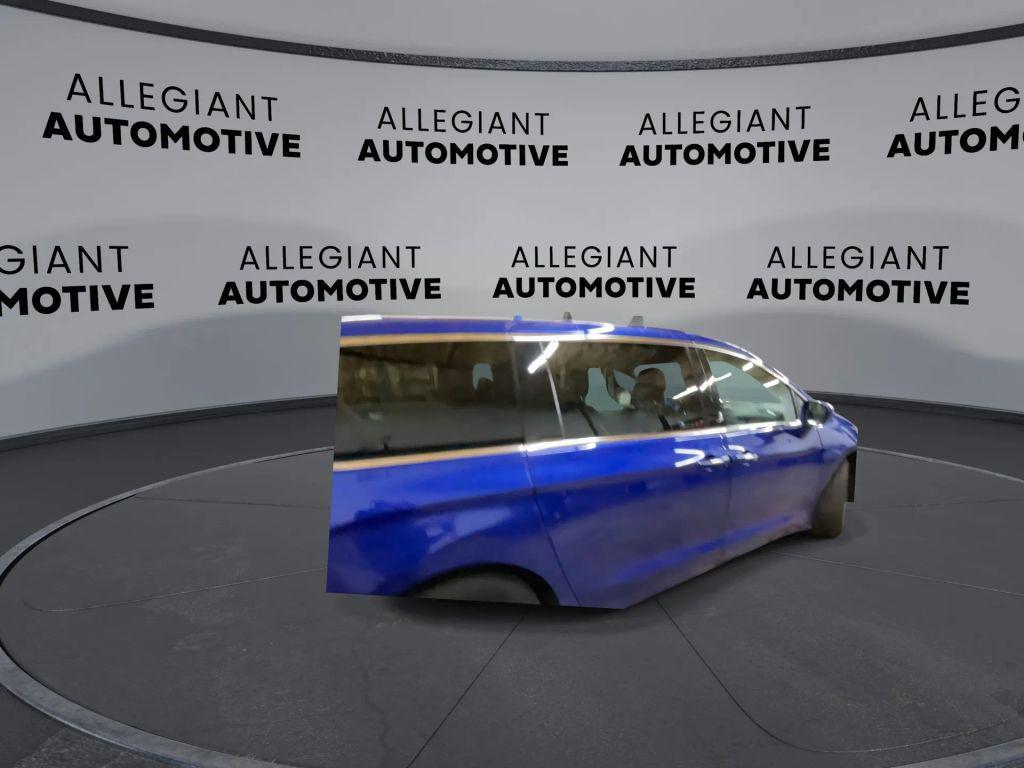 used 2018 Chrysler Pacifica car, priced at $11,553