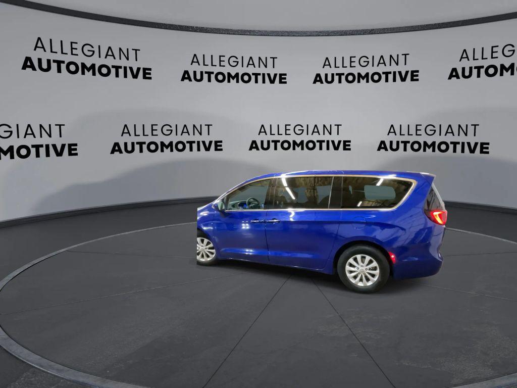used 2018 Chrysler Pacifica car, priced at $11,553