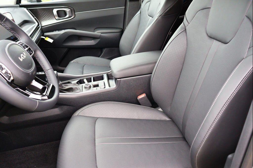 used 2025 Kia Sorento car, priced at $33,625