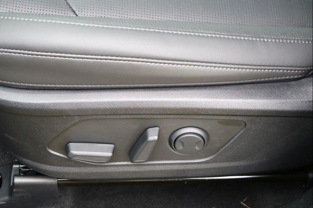 used 2025 Kia Sorento car, priced at $33,625