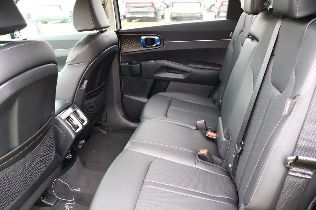 used 2025 Kia Sorento car, priced at $33,625