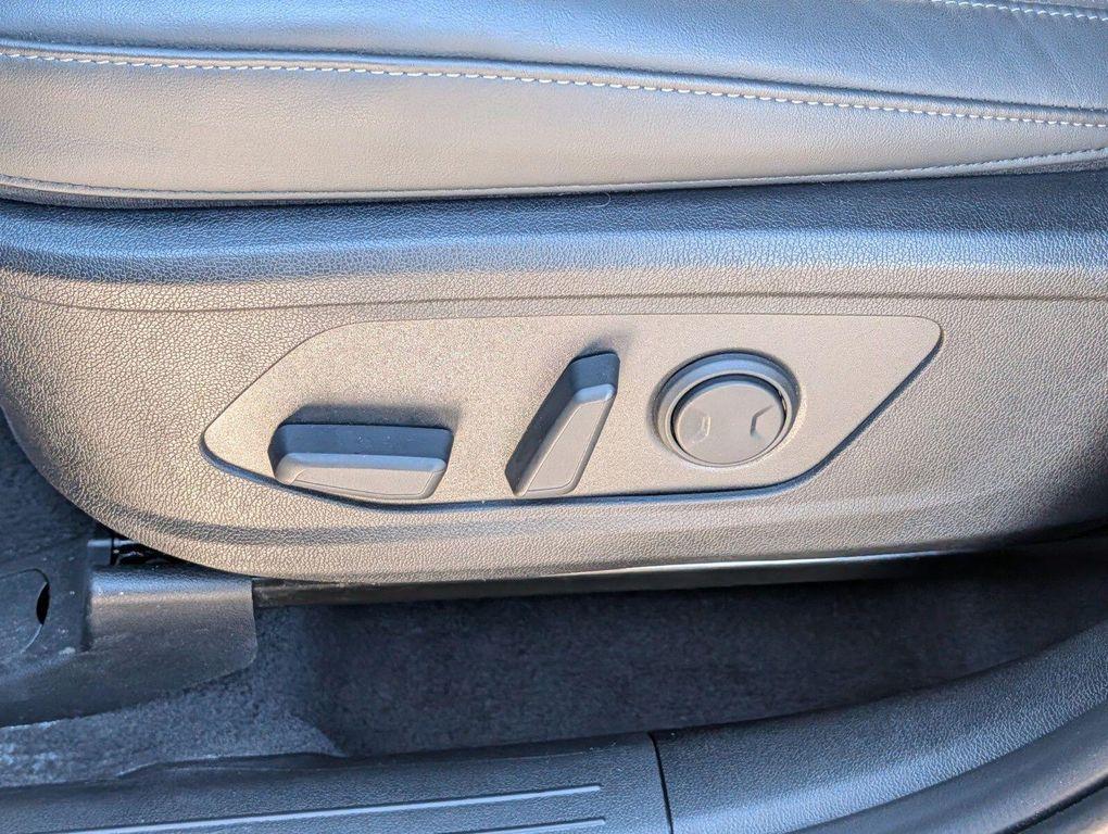 used 2025 Kia Sorento car, priced at $31,445