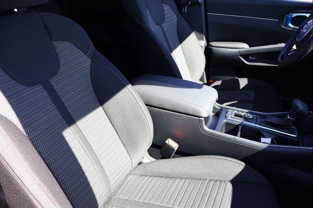 used 2025 Kia Sorento car, priced at $27,986