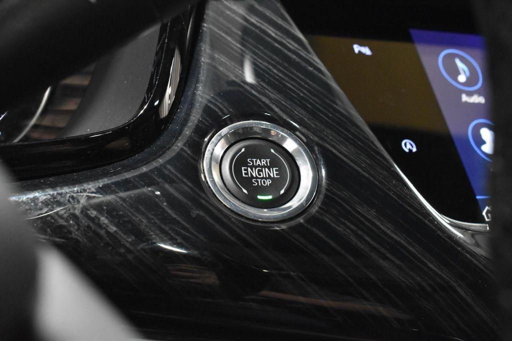 2024 Stellar Black Metallic Cadillac XT6