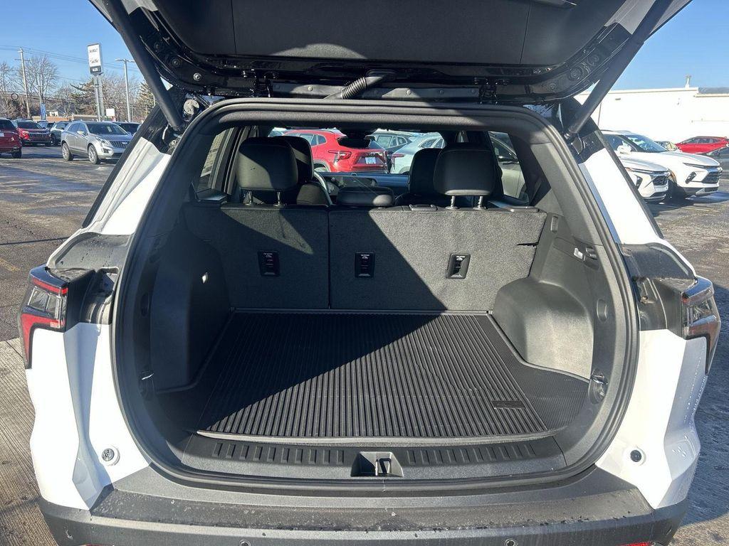 new 2026 Chevrolet Equinox car, priced at $33,674