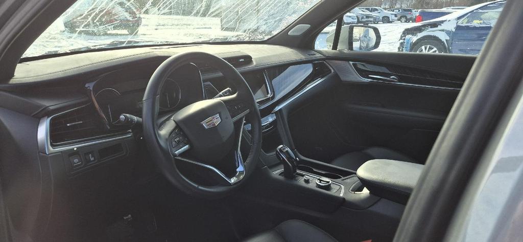 used 2025 Cadillac XT6 car, priced at $45,990