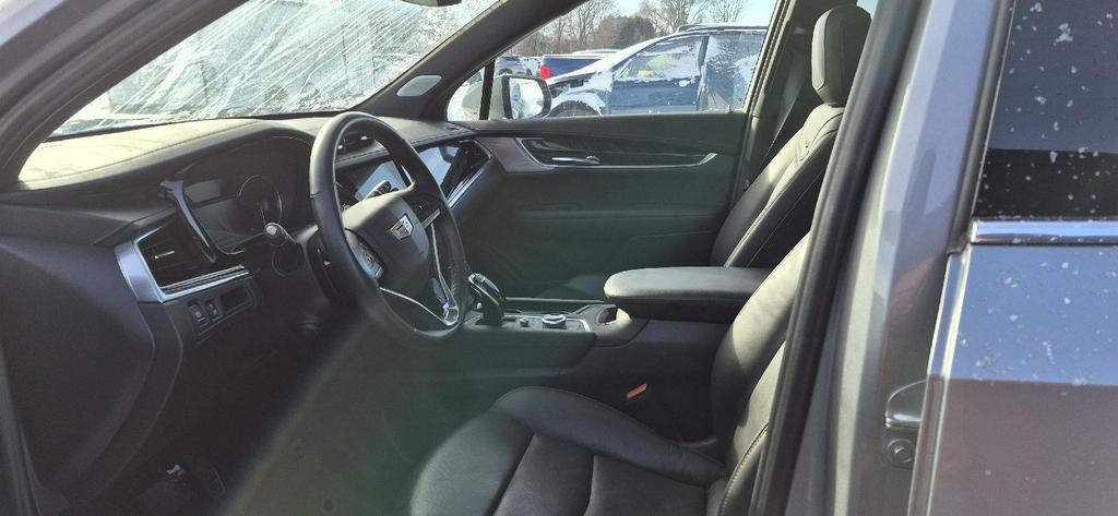 used 2025 Cadillac XT6 car, priced at $45,990