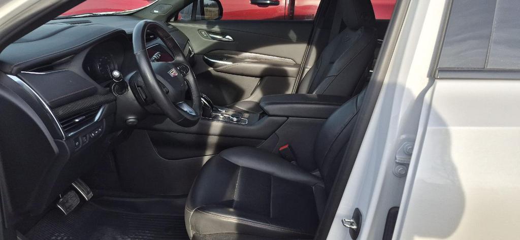 used 2023 Cadillac XT4 car, priced at $27,490