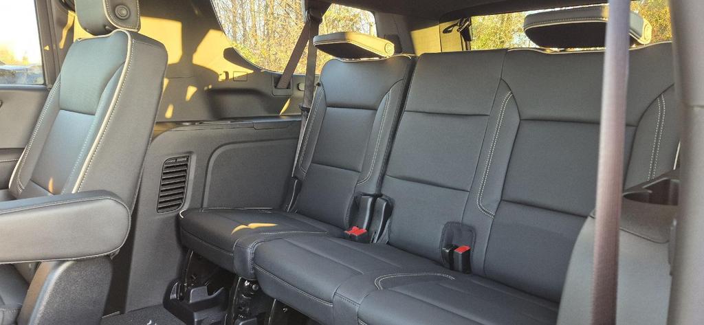 new 2026 Chevrolet Suburban car, priced at $80,323