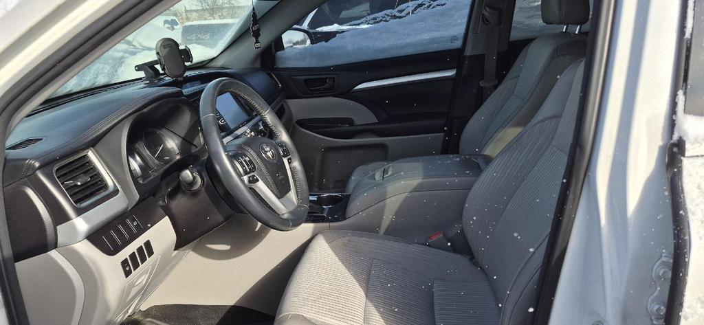 used 2016 Toyota Highlander car, priced at $15,850