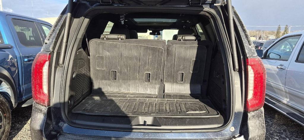 used 2023 GMC Yukon car, priced at $50,945