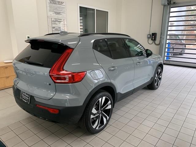 new 2025 Volvo XC40 car, priced at $51,040
