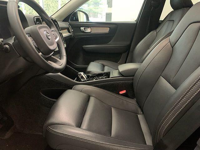 used 2025 Volvo XC40 car, priced at $32,100