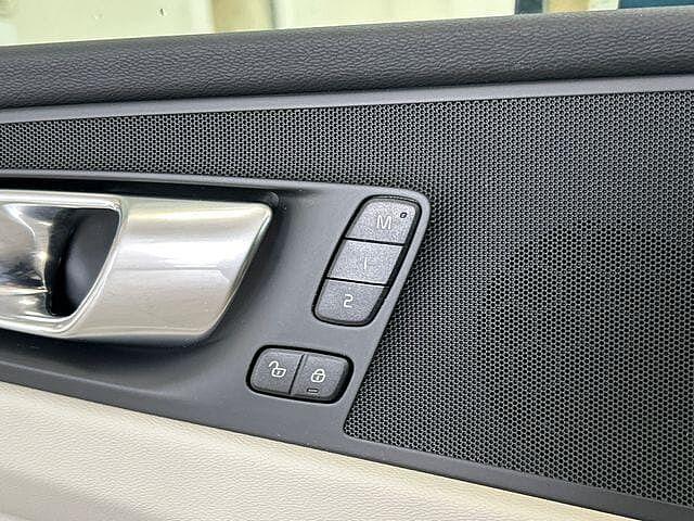 used 2023 Volvo XC60 car, priced at $29,400