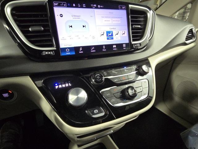 used 2024 Chrysler Pacifica car, priced at $27,740