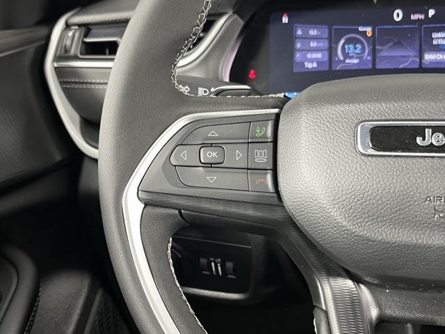 new 2025 Jeep Grand Cherokee car, priced at $40,670